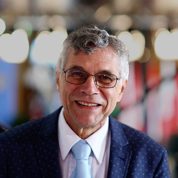 Dr. Rainer Simon